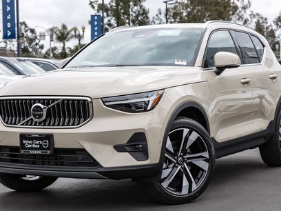 New 2025 Volvo XC90 T8 Plus w/ Protection Package Premier