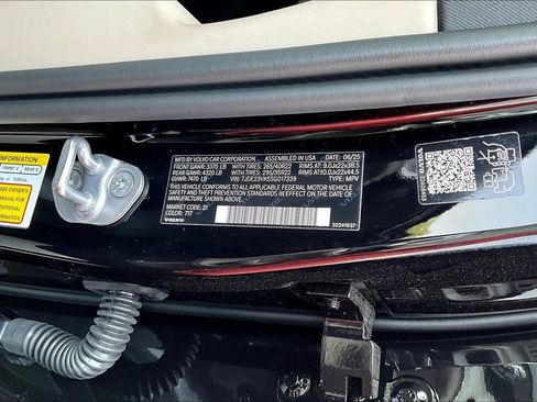 New 2025 Volvo EX90 Plus AWD/4WD image 8