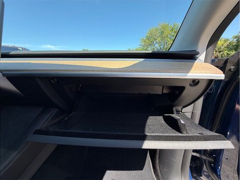 Used 2022 Tesla Model Y Long Range AWD/4WD image 43