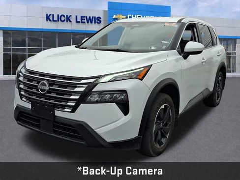 Used 2025 Nissan Rogue SV image 3