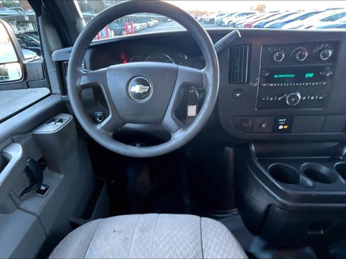 Used 2017 Chevrolet Express 3500 image 5