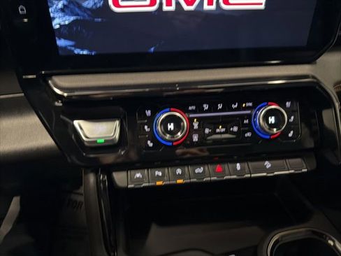 Used 2025 GMC Sierra 1500 AT4 w/ AT4 Premium Package AWD/4WD image 30