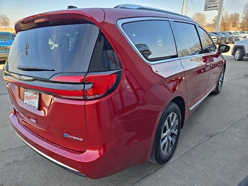 Used 2024 Chrysler Pacifica Pinnacle image 11
