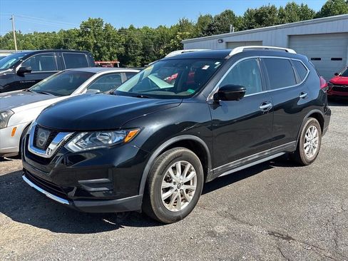 Used 2017 Nissan Rogue SV w/ Sun & Sound Touring Package FWD image 2