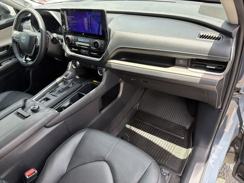 Used 2024 Toyota Grand Highlander AWD image 13