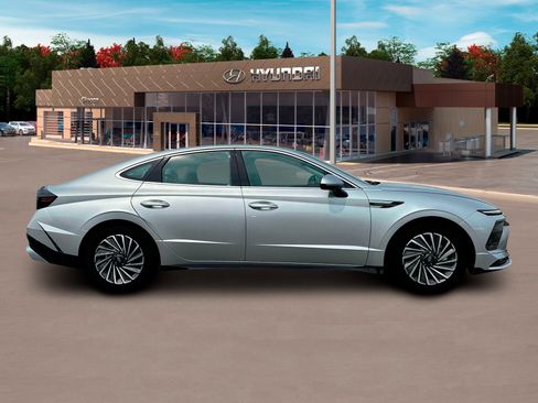 New 2025 Hyundai Sonata Limited image 9