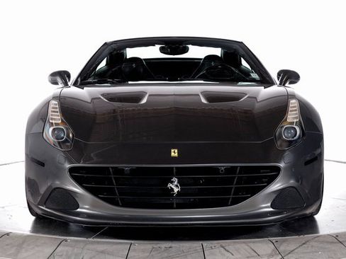 Used 2016 Ferrari California T image 13