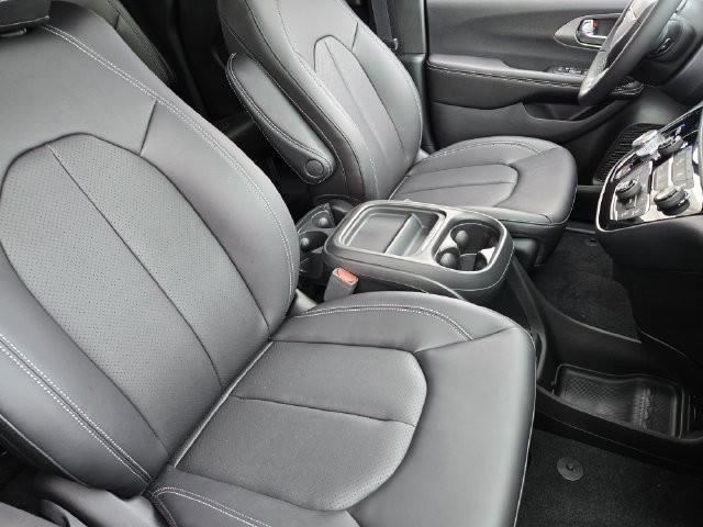 New 2027 Chrysler Pacifica Select FWD image 9