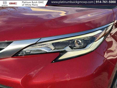 Used 2022 Toyota Sienna Platinum image 10