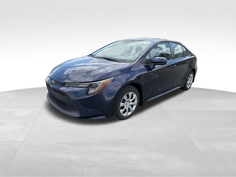 Used 2022 Toyota Corolla LE FWD image 4
