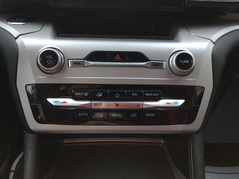 Used 2023 Ford Explorer XLT w/ Equipment Group 202A image 13