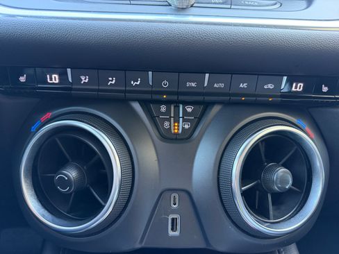 Used 2020 Chevrolet Blazer LT FWD image 11