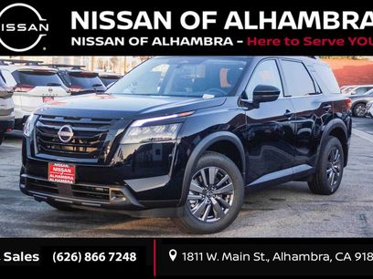 New 2025 Nissan Pathfinder SV w/ Black Appearance Package