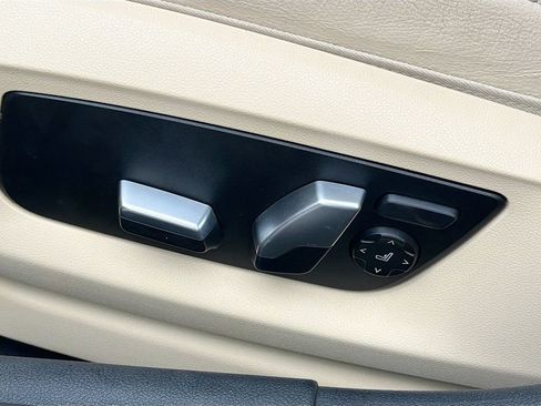 Used 2021 BMW 530i w/ Convenience Package image 25