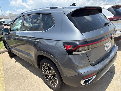 Used 2026 Volkswagen Taos SE FWD image 4