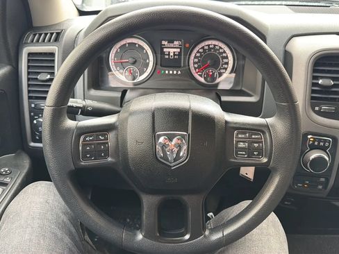 Used 2019 RAM 1500 Express AWD/4WD image 10