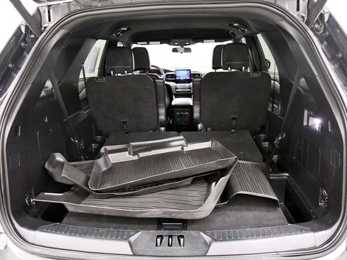 Used 2020 Ford Explorer XLT w/ Equipment Group 202A AWD/4WD image 7
