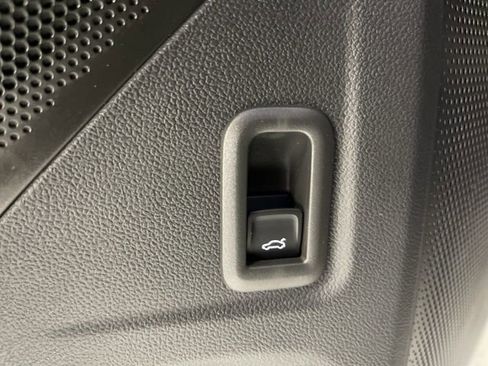 New 2026 Volkswagen Tiguan SE image 30