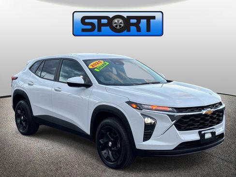 Used 2025 Chevrolet Trax LS w/ LS Convenience Package FWD image 25