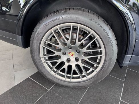 Used 2018 Porsche Cayenne Platinum Edition image 38