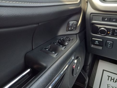 Used 2024 Ford Expedition XLT RWD image 29
