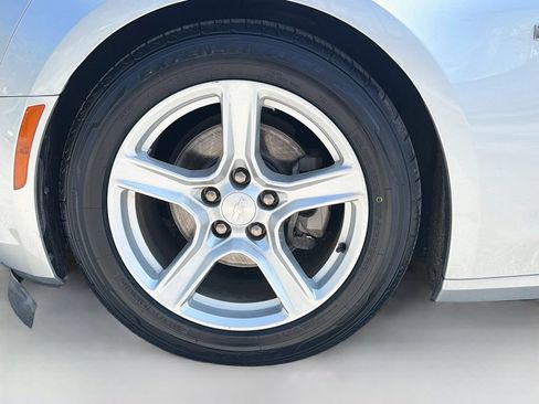 Used 2018 Chevrolet Camaro LT RWD image 40