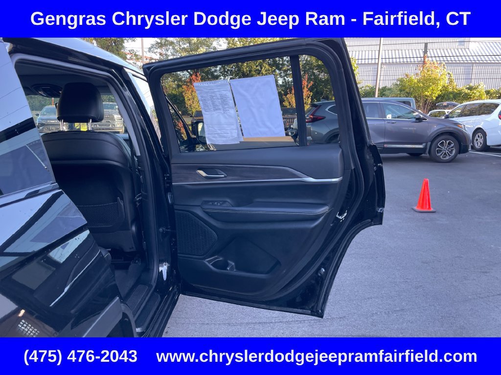 Used 2023 Jeep Grand Cherokee L Limited AWD/4WD image 25