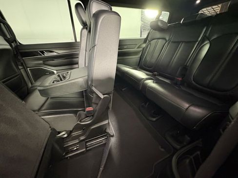 Used 2024 Jeep Wagoneer L Series II image 10