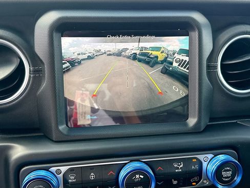 Used 2023 Jeep Wrangler Unlimited Sahara w/ Cold Weather Group AWD/4WD image 15