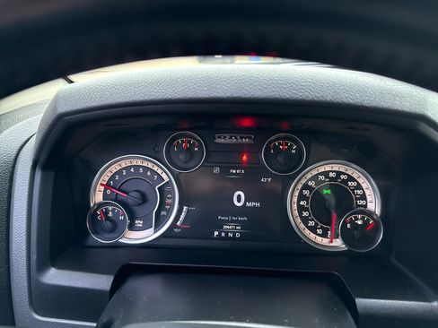 Used 2015 RAM 1500 Big Horn image 35