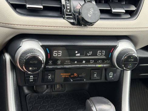 Certified 2021 Toyota RAV4 XLE Premium AWD/4WD image 22