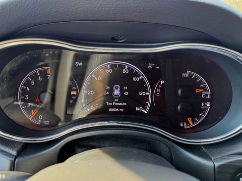 Used 2020 Jeep Grand Cherokee Altitude image 16