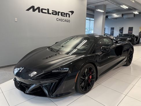 Used 2023 McLaren Artura RWD image 8