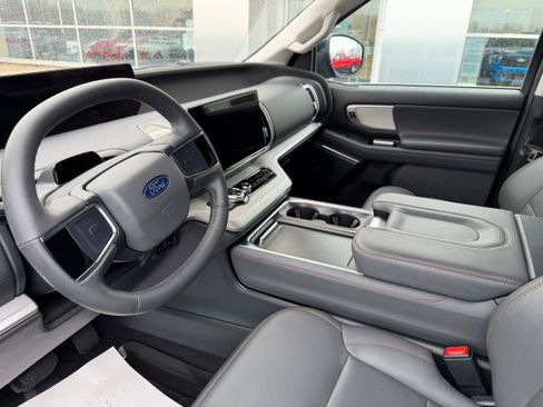 Certified 2025 Ford Expedition Active image 21