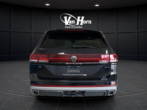 Used 2024 Volkswagen Atlas Peak Edition SE AWD/4WD image 6