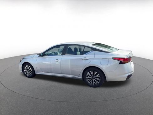 Used 2026 Nissan Altima 2.5 SV FWD image 9