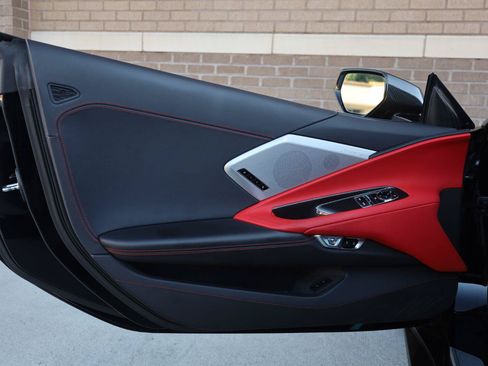 Used 2021 Chevrolet Corvette Stingray Preferred Cpe w/ Z51 Performance Package RWD image 18