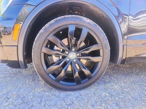Used 2021 Volkswagen Tiguan SE R-Line image 9