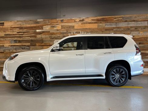 Used 2023 Lexus GX 460 Premium w/ Accessory Package AWD/4WD image 17