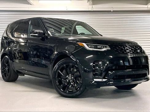 Certified 2025 Land Rover Discovery Dynamic SE image 12