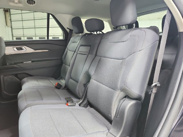 Used 2025 Ford Explorer Active AWD/4WD image 34