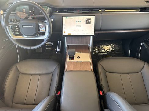 Used 2025 Land Rover Range Rover SE AWD/4WD image 13