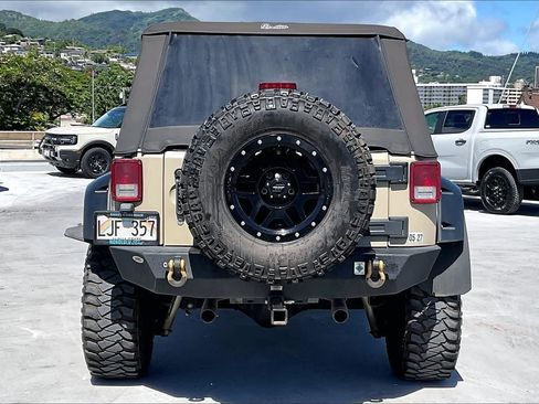 Used 2018 Jeep Wrangler Unlimited Sahara AWD/4WD image 5