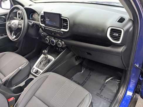 Used 2025 Hyundai Venue Limited FWD image 34