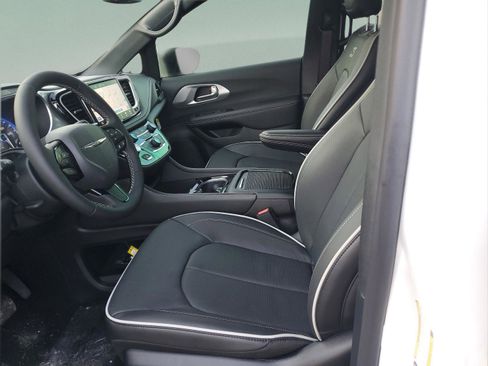 New 2026 Chrysler Pacifica Limited w/ S Appearance Package image 19