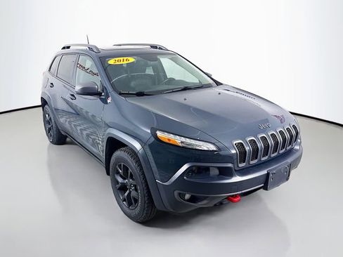 Used 2016 Jeep Cherokee Trailhawk w/ Comfort/Convenience Group image 1