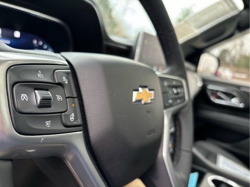 Used 2023 Chevrolet Suburban LT w/ Luxury Package image 13