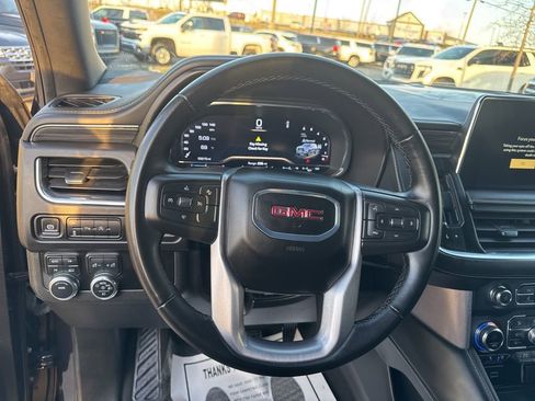 Used 2024 GMC Yukon XL SLT image 13