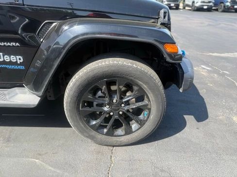 Used 2022 Jeep Wrangler Unlimited Sahara w/ Cold Weather Group image 4