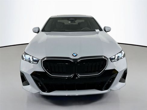 New 2026 BMW 530i xDrive w/ M Sport Package AWD/4WD image 4